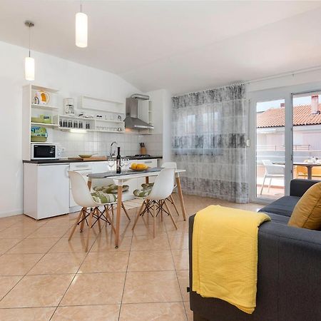 Seafront Apartment Gaby Медулин Экстерьер фото