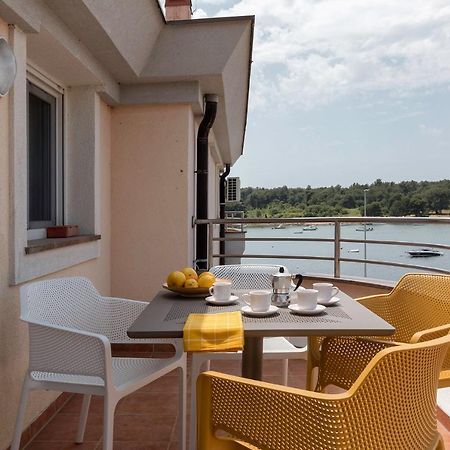 Seafront Apartment Gaby Медулин Экстерьер фото