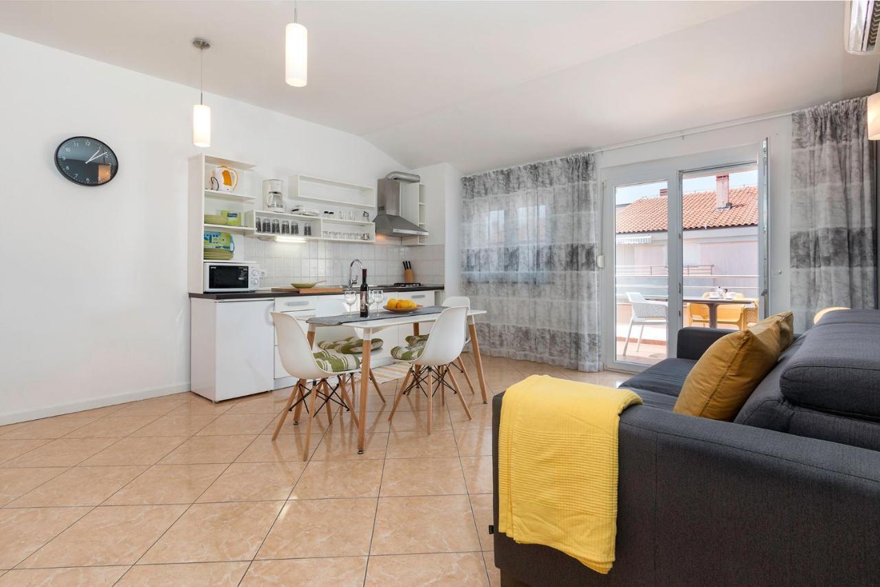 Seafront Apartment Gaby Медулин Экстерьер фото