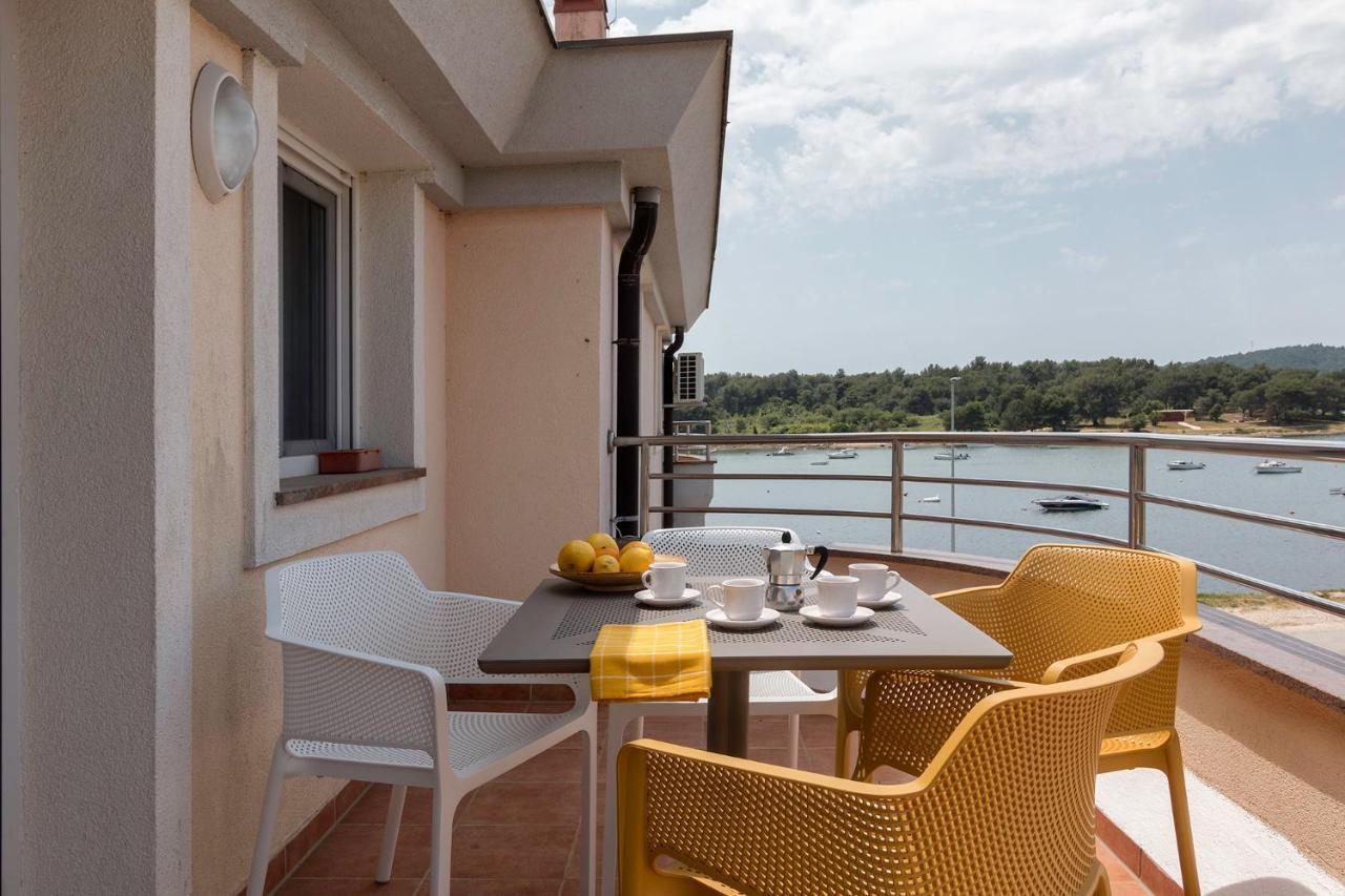 Seafront Apartment Gaby Медулин Экстерьер фото