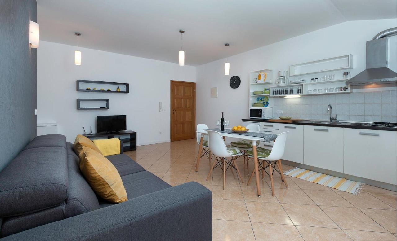 Seafront Apartment Gaby Медулин Экстерьер фото