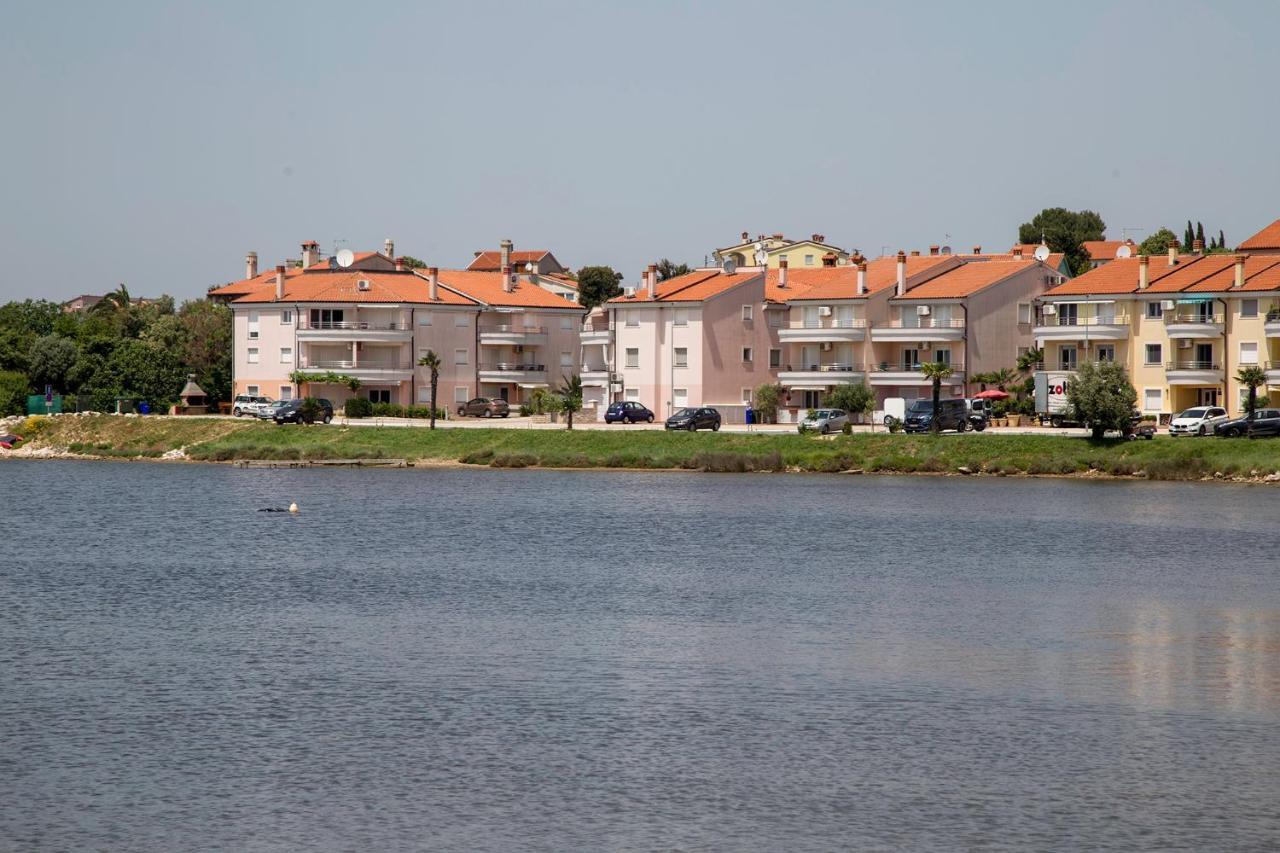 Seafront Apartment Gaby Медулин Экстерьер фото