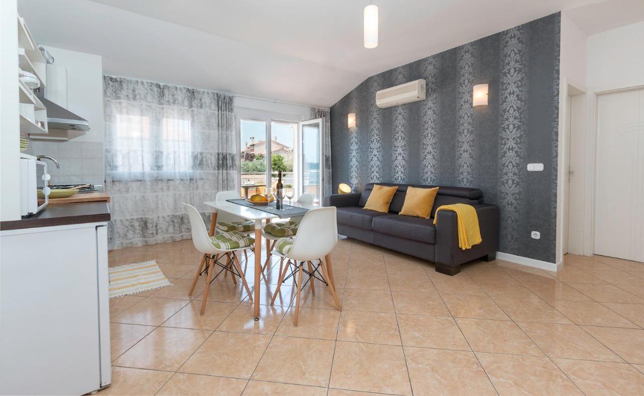 Seafront Apartment Gaby Медулин Экстерьер фото